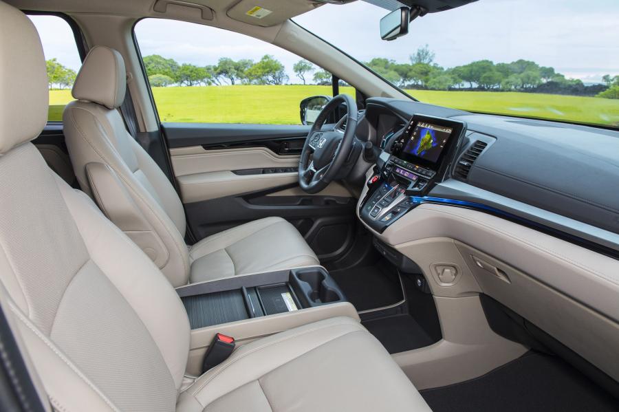 Интерьер Honda Odyssey 2017 года  (фото 101 из 160)